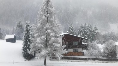 Haus bei Schneefall