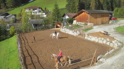 Unser großer Reitplatz!, © Kassnhof