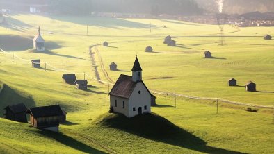 Tilliacher Möser mit Kapellen und Schupfen