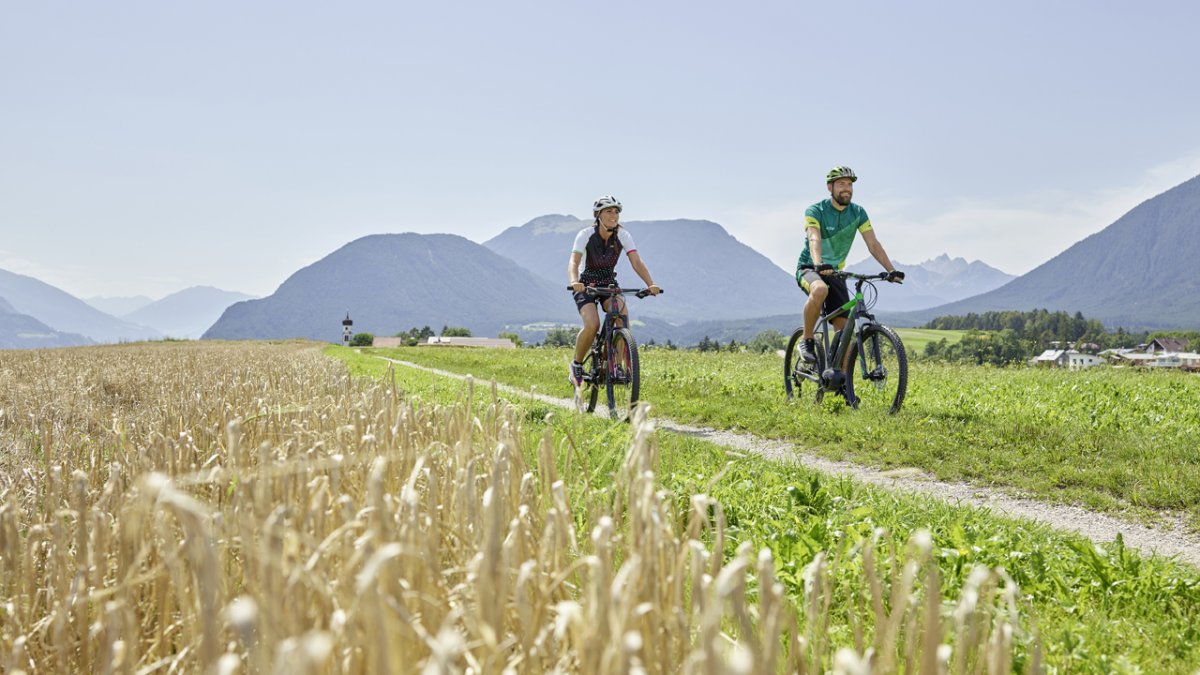 Radfahren am Mieminger Plateau, © TVB Region Innsbruck/Christian Vorhofer