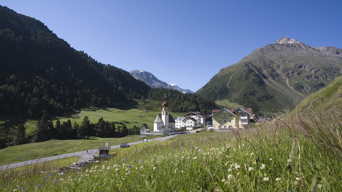 Auch wer sich im Urlaub auf sich selbst zurückziehen will und im Gebirge Ruhe sucht, wird in Sölden fündig. Der beschauliche Weiler Vent auf fast 1.900 Metern Seehöhe ist als Bergsteigerdorf bekannt., © Ötztal Tourismus/Bernd Ritschel