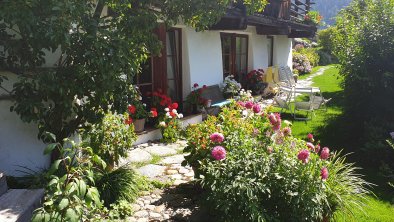 Garten vorm Haus