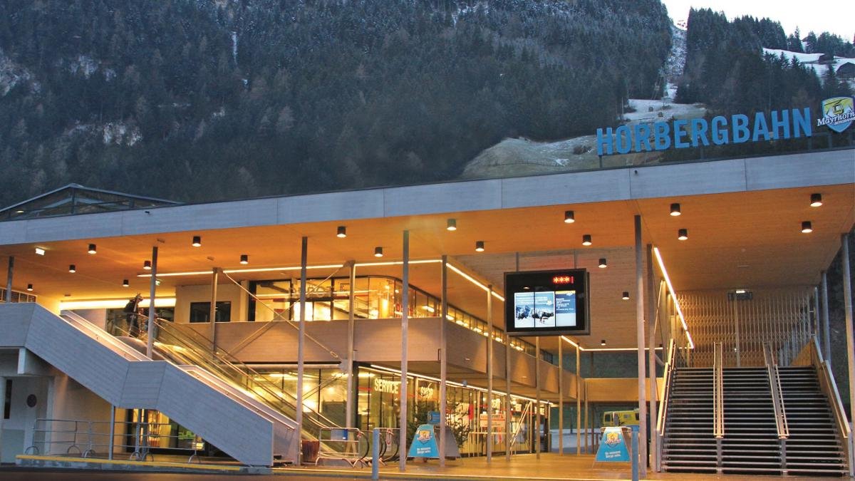 Das Skigebiet Mayrhofen bietet Wintersportlern 136 Pistenkilometer und 57 Bahnen und Lifte. Von Schwendau aus ist es mit der Horbergbahn zu erreichen., © Mayrhofner Bergbahnen