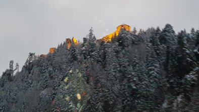 Magischer Burgblick im Winter