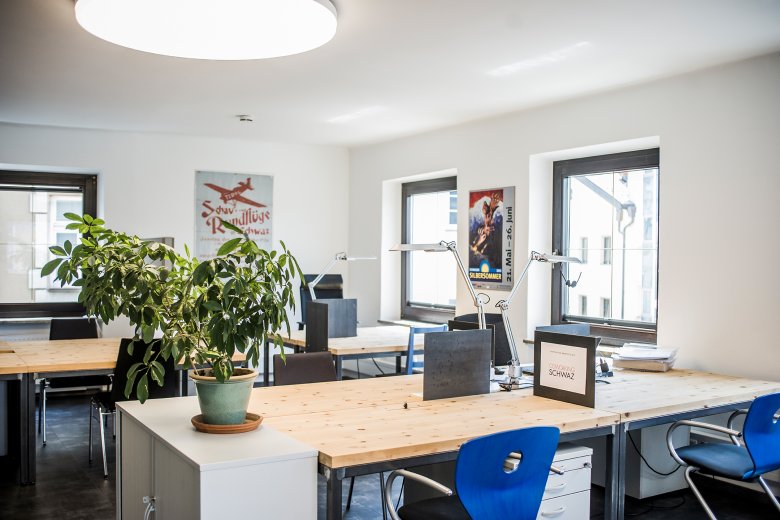 Viel Platz auf zwei Stockwerken im Coworking-Space der Bezirkshauptstadt Schwaz., © Zanella-Kux Fotografie