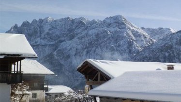 traumhafter Blick in die verschneiten Dolomiten
