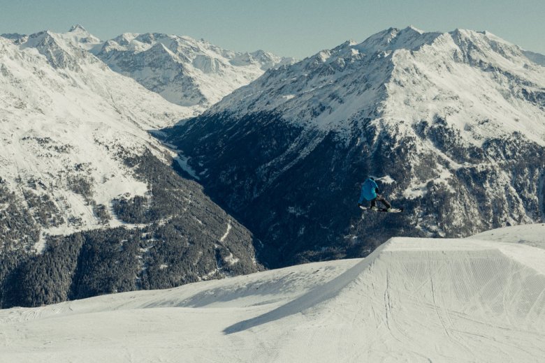 Der Snow Park Sölden ist ein heißer Tipp für Snowboarder und Freestyler.