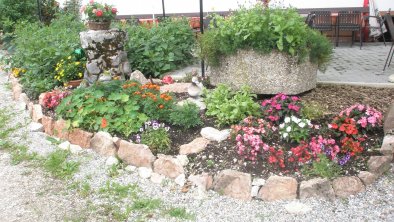 Berggasthof Moosbauer Erl - Garten im Sommer, © Gramshammer