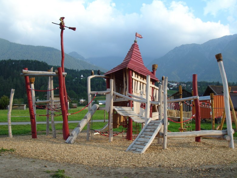 Hexenspielplatz im Hexendorf Tarrenz.&nbsp;, © Archiv Gemeinde Tarrenz