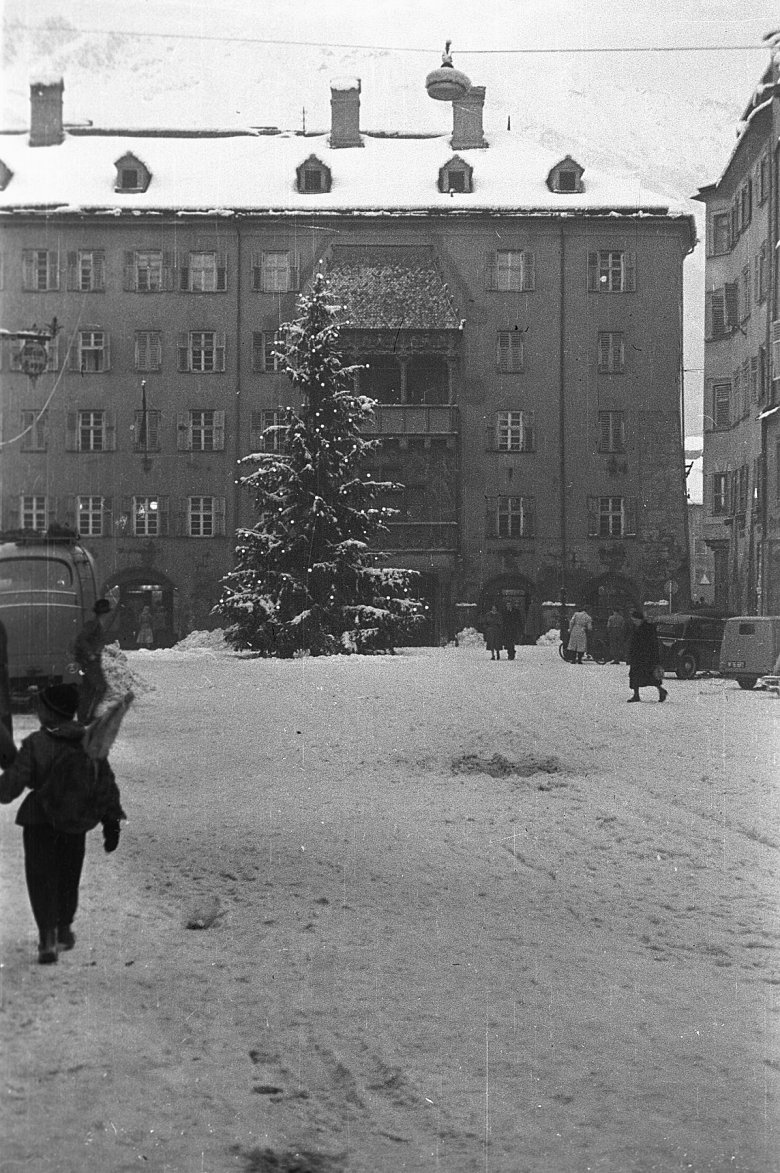 Christbaum vor dem Goldenen Dachl, 1951., © Stadtarchiv Innsbruck