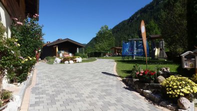 Zufahrt zum Landhaus Maurer im Almdorf Tirol, © im-web.de/ DS Destination Solutions GmbH (eda35)