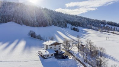 https://images.seekda.net/AT_UAB7-05-08-01/Appartementhaus_Fischbacher_Buchberg_37b_Ebbs_Winter_aussen_Drohne_7.jpg