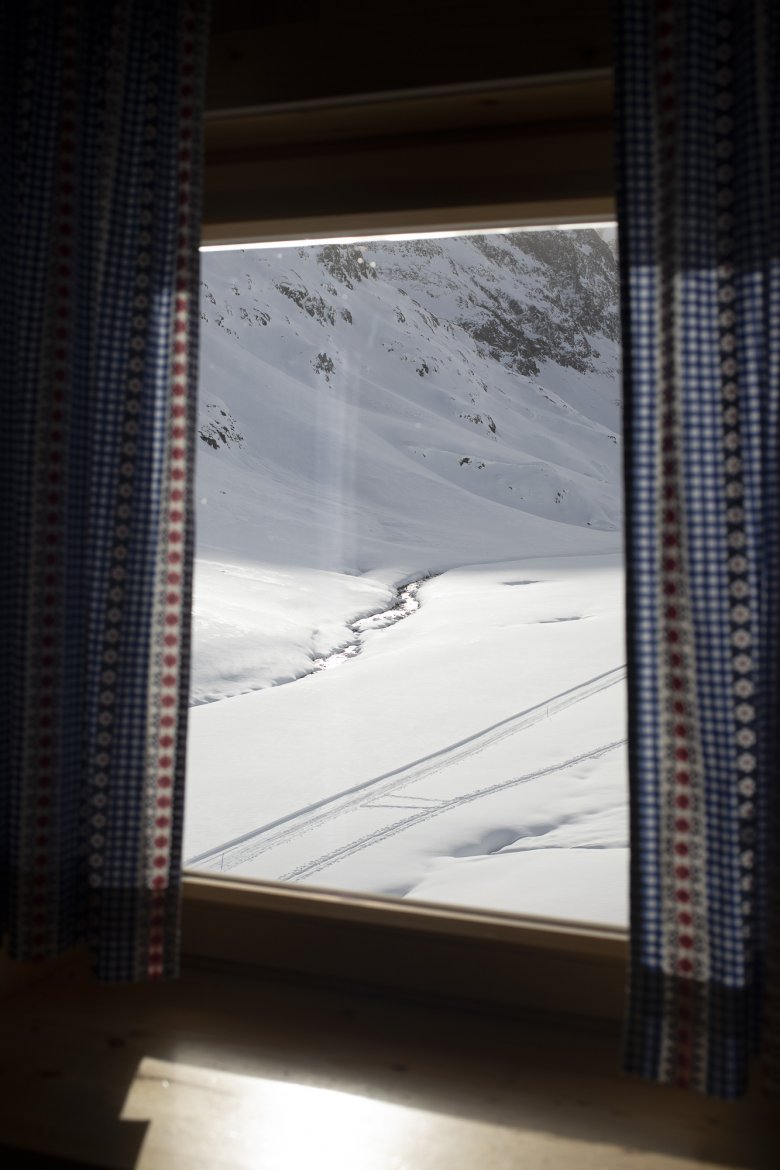             Das schönste Winter-Zimmer der Stubaier Alpen? Der Amberger Hütte auf jeden Fall.

          