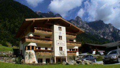 Haus Bergheimat in Gschnitz im Sommer