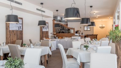 Torri-di-Seefeld-Apartment-Bistro-Fruehstueck