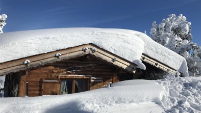Unsere Hütte versinkt im Schnee, © Juchhe-Hütte