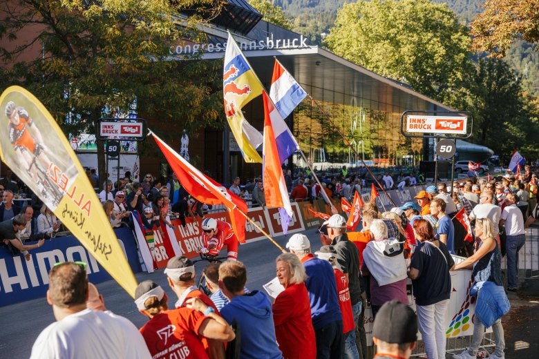 Super Stimmung bei der Zieleinfahrt in Innsbruck