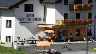 1000 m² Spielplatz direkt vorm Hotel