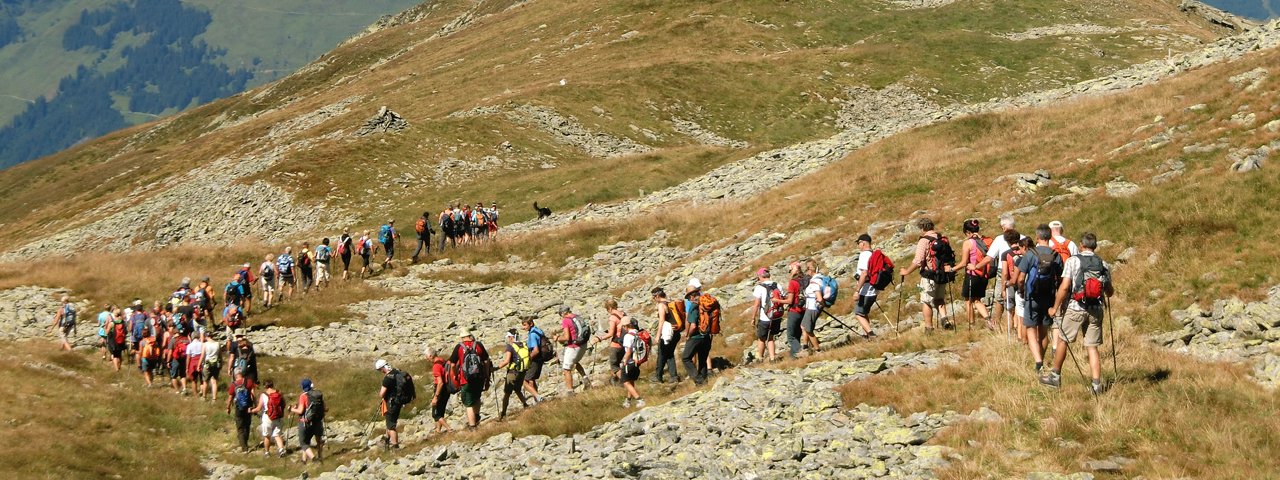 Teilnehmer der 11-Stunden-Wanderung KitzAlpHike, © TVB Kitzbüheler Alpen - Brixental