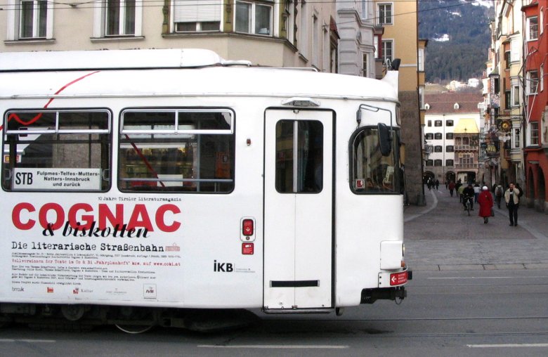 Die &bdquo;literarische Stra&szlig;enbahn&ldquo; kurvte ein halbes Jahr lang durch Innsbruck und das Stubaital.&nbsp;
, © Flo Schneider