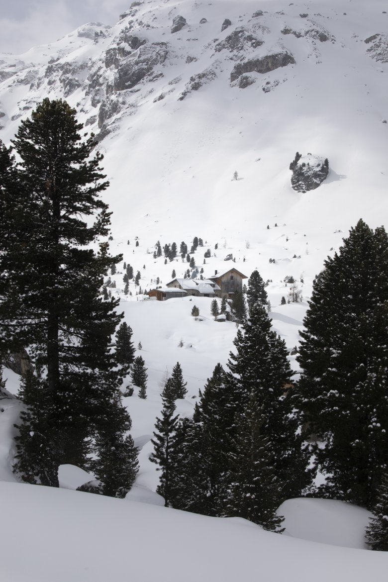             Die Lizumer Hütte: Ausgangspunkt für zahlreiche Skitouren in den Tuxer Alpen.

          