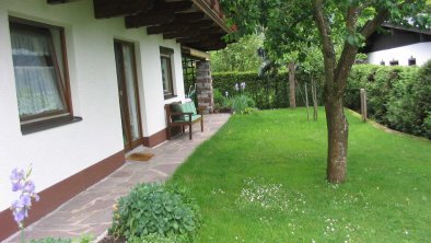 von Küche sowie vom Zimmer Ausgang in den Garten und zur Terrasse, © im-web.de/ DS Destination Solutions GmbH (tis2)