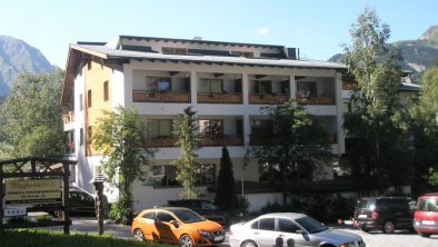 https://images.seekda.net/AT_NAUD_ERIKA/Hotel_Erika_Sommer_S%C3%BCdansicht1.jpg