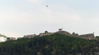 Ruine Schlosskopf. Segelflieger Start in Höfen