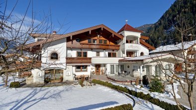 Alpinschlössl Haus Winter 1