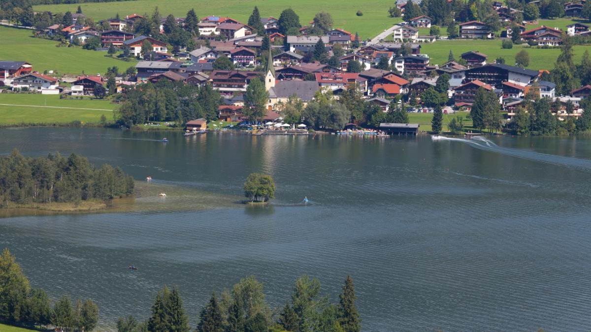 Kein See ohne Seepromenade, die auch im alpinen Tirol verlässlich für ein wenig südländisch-entspanntes Flair sorgt., © Bernhard Bergmann