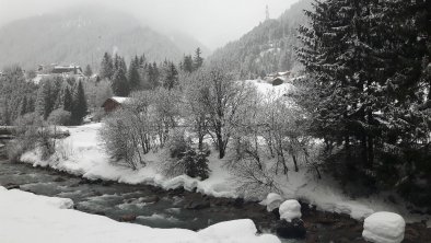 Winterspaziergang mit Blick zum Arlenhof