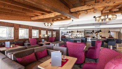 Alpenpark-seefeld-Barbereich_lobby