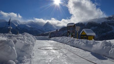 Eisstockbahn ist fast ferig, © Hüttenharry