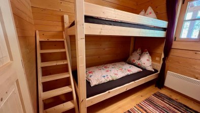 Schlafzimmer mit Stockbett, © im-web.de/ Berghuetten Moser GmbH
