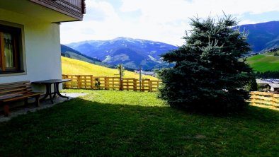 IMG-20190710-WA0001, © Vorderansicht mit Ausblick auf die Tiroler Berge