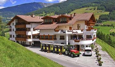 Hotel Stolz im Sommer