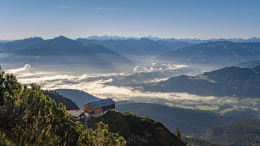 Ausblick über die Gruttenhütte bis zum Alpenhauptkamm., © hochzweimedia