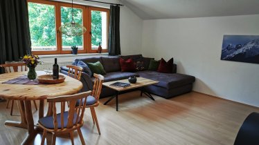 Wohnzimmer_Tisch_Couch