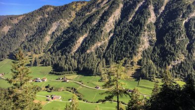 Rundwanderung-Padaun_Blick-ins-Valsertal-hinunter