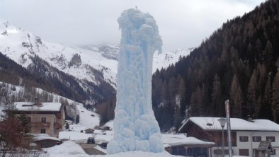 Eiskletterturm Toldern Blick zum Olperer, © Riedl Martina