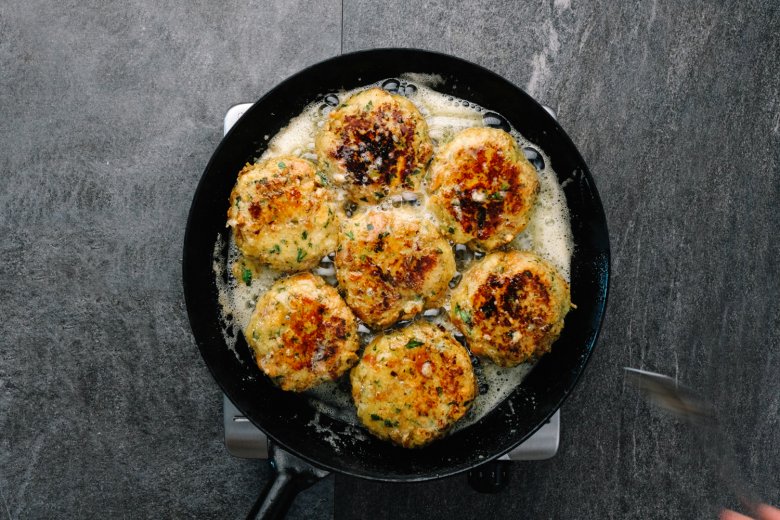 Schritt 4: Die Knödel in einer Pfanne goldgelb anbraten.