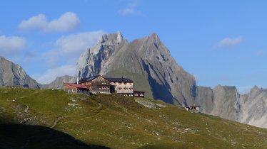 Memminger Hütte, im Hintergrund die Freispitze, © Memminger Hütte