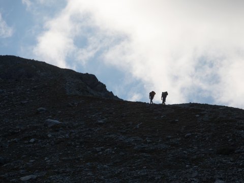             Jeder trägt seine eigene Last: auf den letzten Metern hinauf zur Kaunergrathütte.