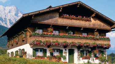 Bergdoktorhaus in Wildermieming im Sommer, © Innsbruck Tourismus