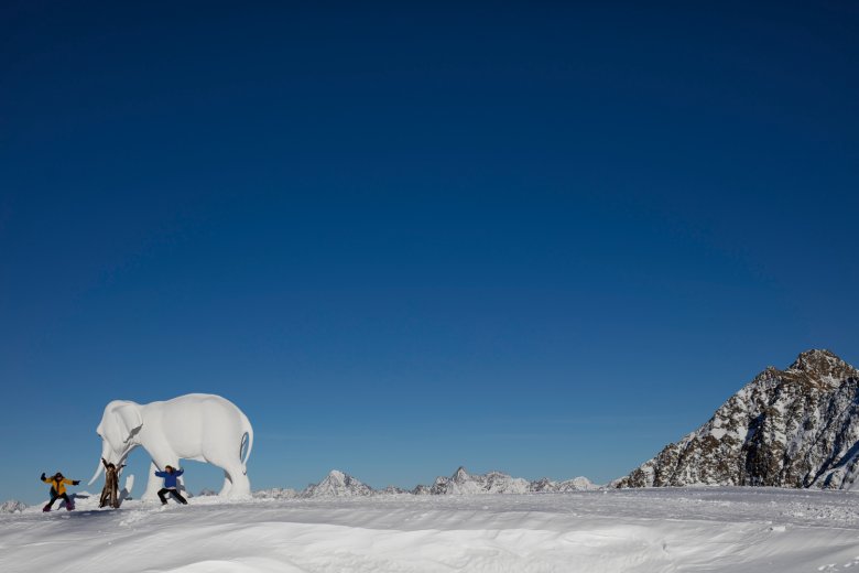 Rund 7.500 Besucher sehen sich das Gletscherschauspiel am Reschenbachferner an. Foto: &Ouml;tztal Tourismus, Ernst Lorenzi
