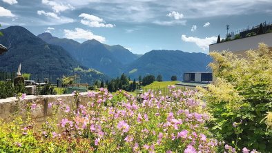 Urlaub mit Ausblick auf die Tiroler Bergwelt