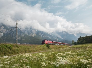 Viele Wanderungen  eignen sich ideal für eine Anreise mit Bahn und Bus.
, © Tirol Werbung, Regina Recht