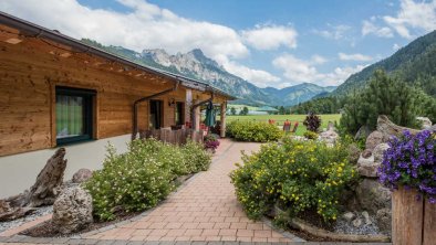 Wege und Garten zu den Chalets im Almdorf Tirol, © im-web.de/ DS Destination Solutions GmbH (eda35)