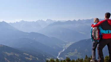 Genießen Sie den wunderschönen Ausblick ins Tal., © TVB Tirol West/Daniel Zangerl