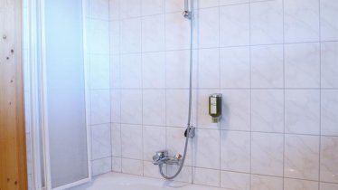 Haus-Carina-Badezimmer-Badewanne